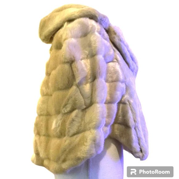 INC International Concepts Women's Faux Fur Cape - Picture 3 of 6